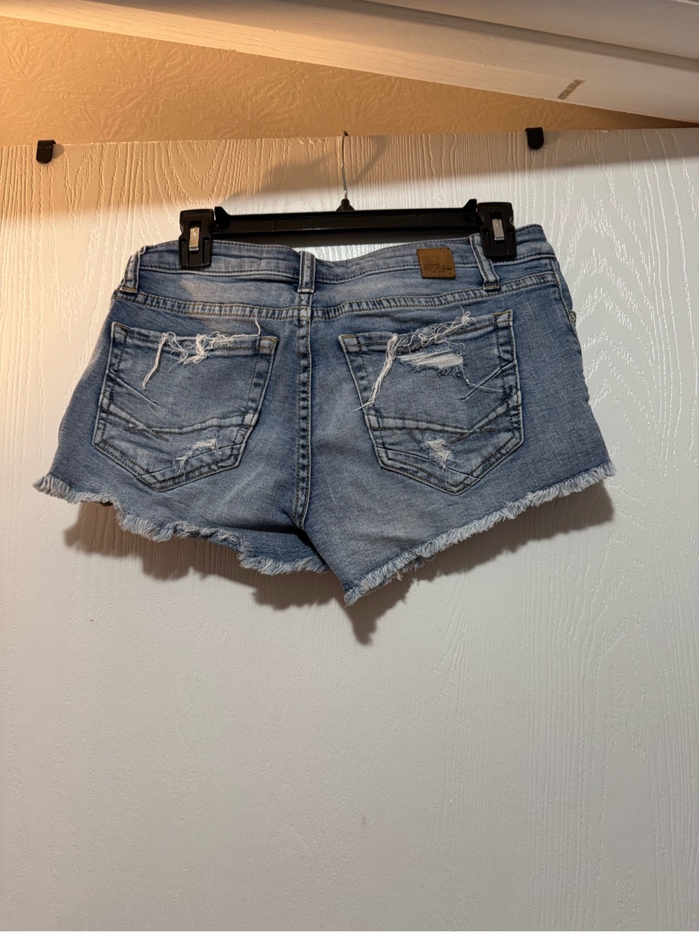 BKE Stella Women's Distressed Light Blue Stella Stretch Denim Shorts - Picture 3 of 4